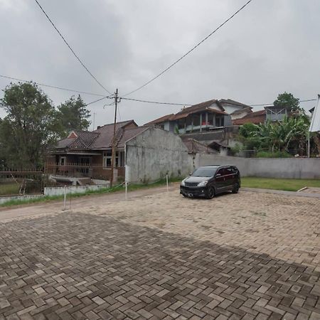 Reddoorz Plus Near Lembang Park & Zoo ภายนอก รูปภาพ