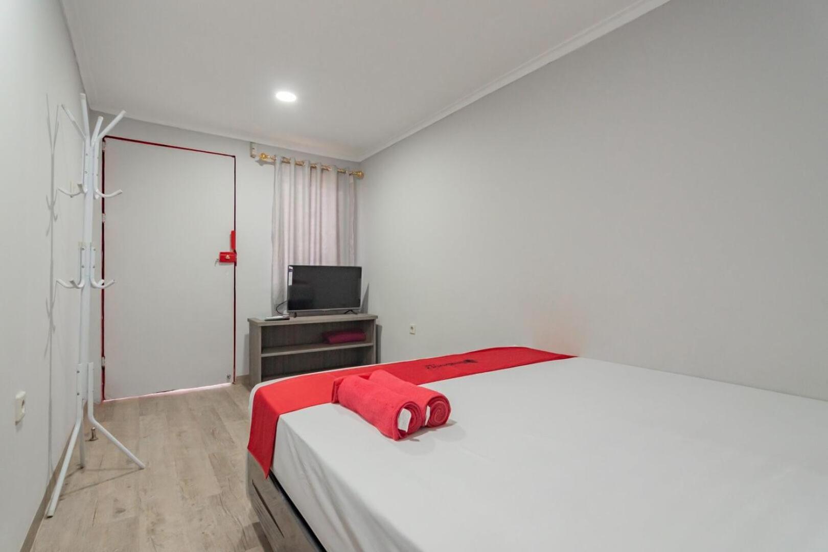 Reddoorz Plus Near Lembang Park & Zoo ภายนอก รูปภาพ